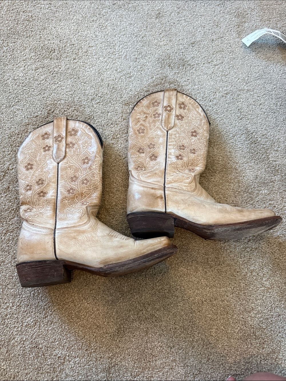 Cream Floral Embroidered Western Cowboy Boots